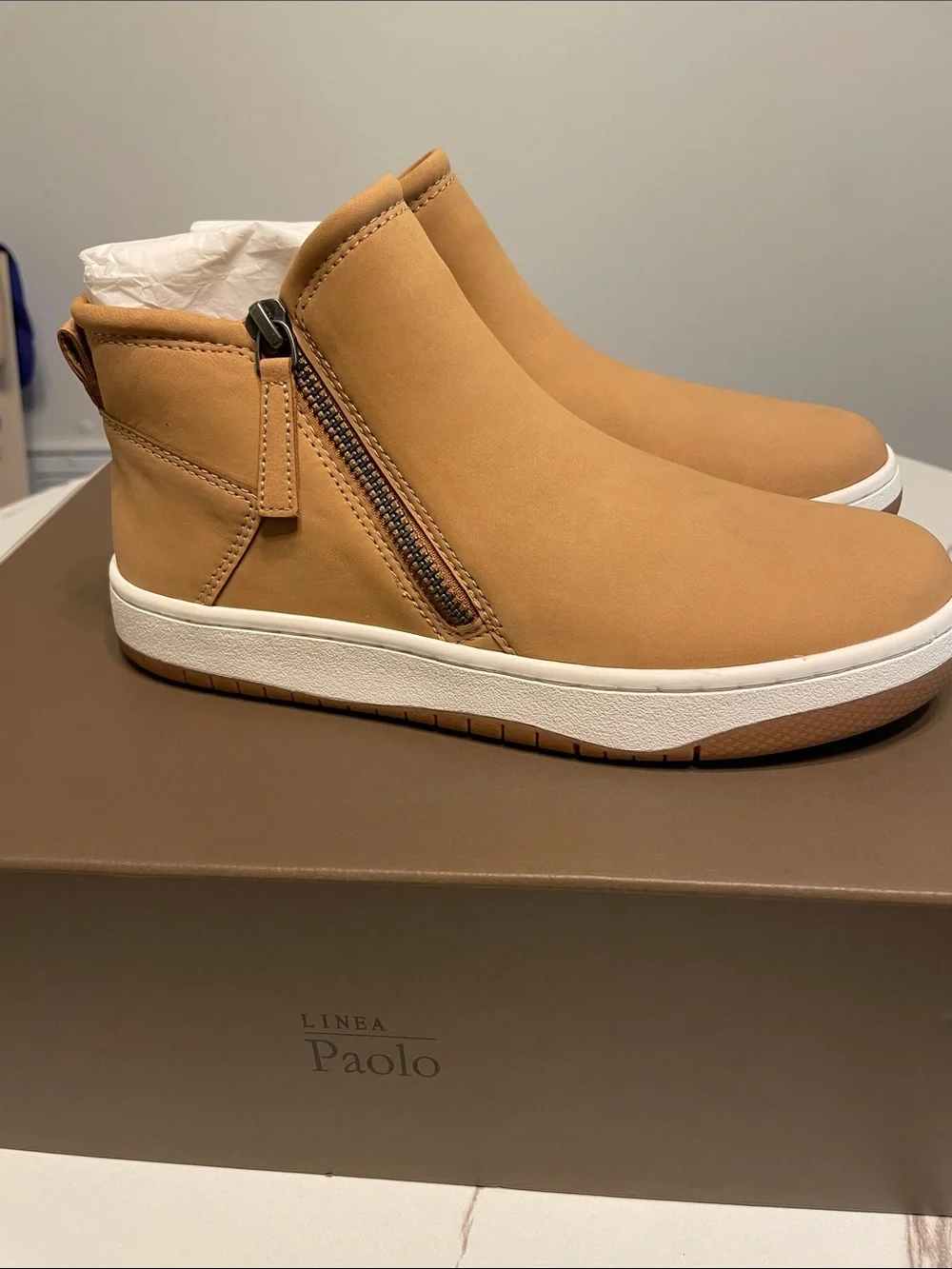 Paolo Glen Unisex Tan Chukka Boots with White Sole New in Box Sz 5M